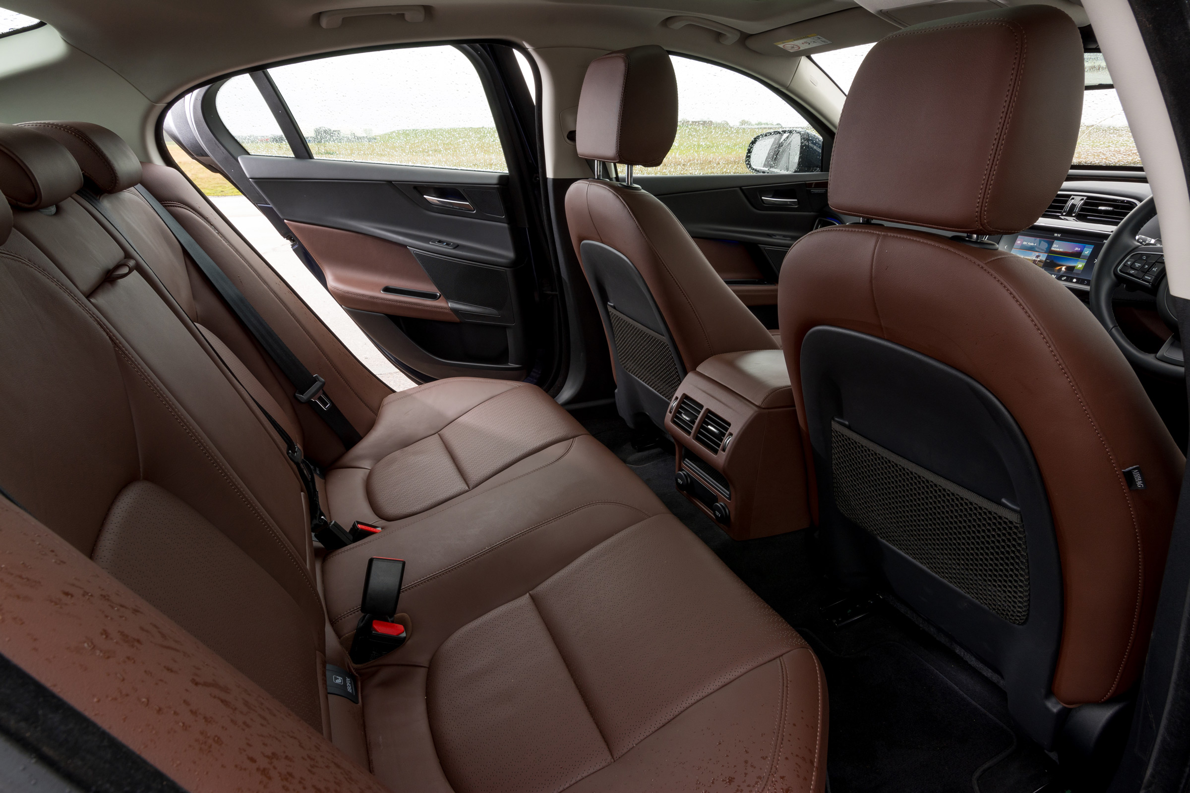 Jaguar XE - rear seats