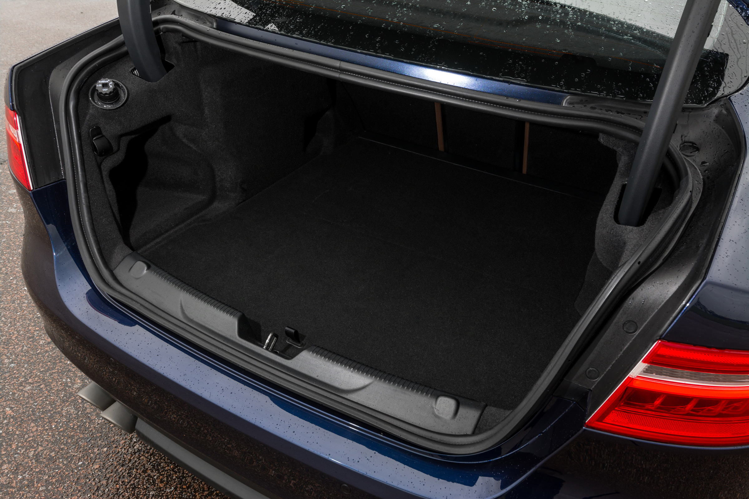 Jaguar XE - boot