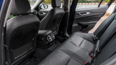 Alfa Romeo Giulia - rear seats