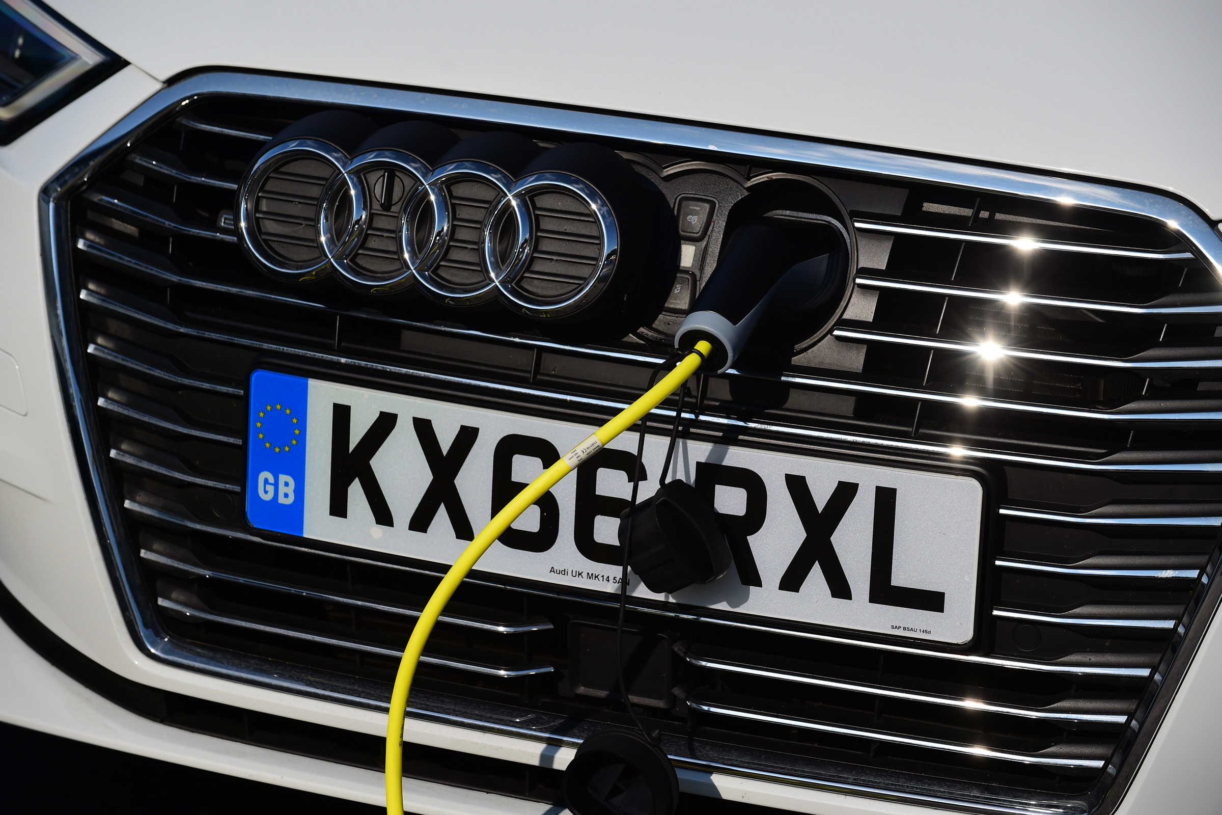 Audi A3 e-tron - charging