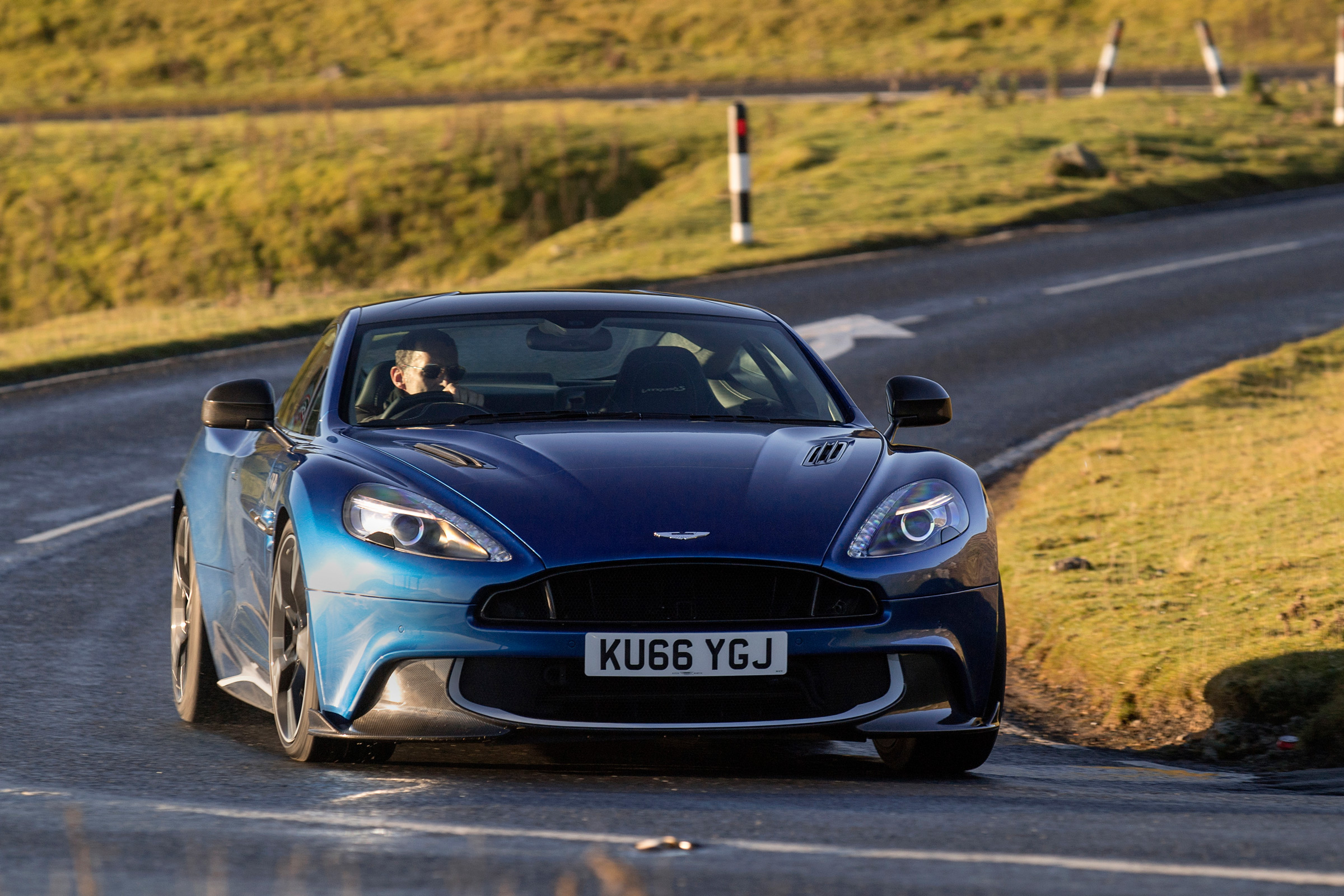 Aston Martin Vanquish S - front quarter