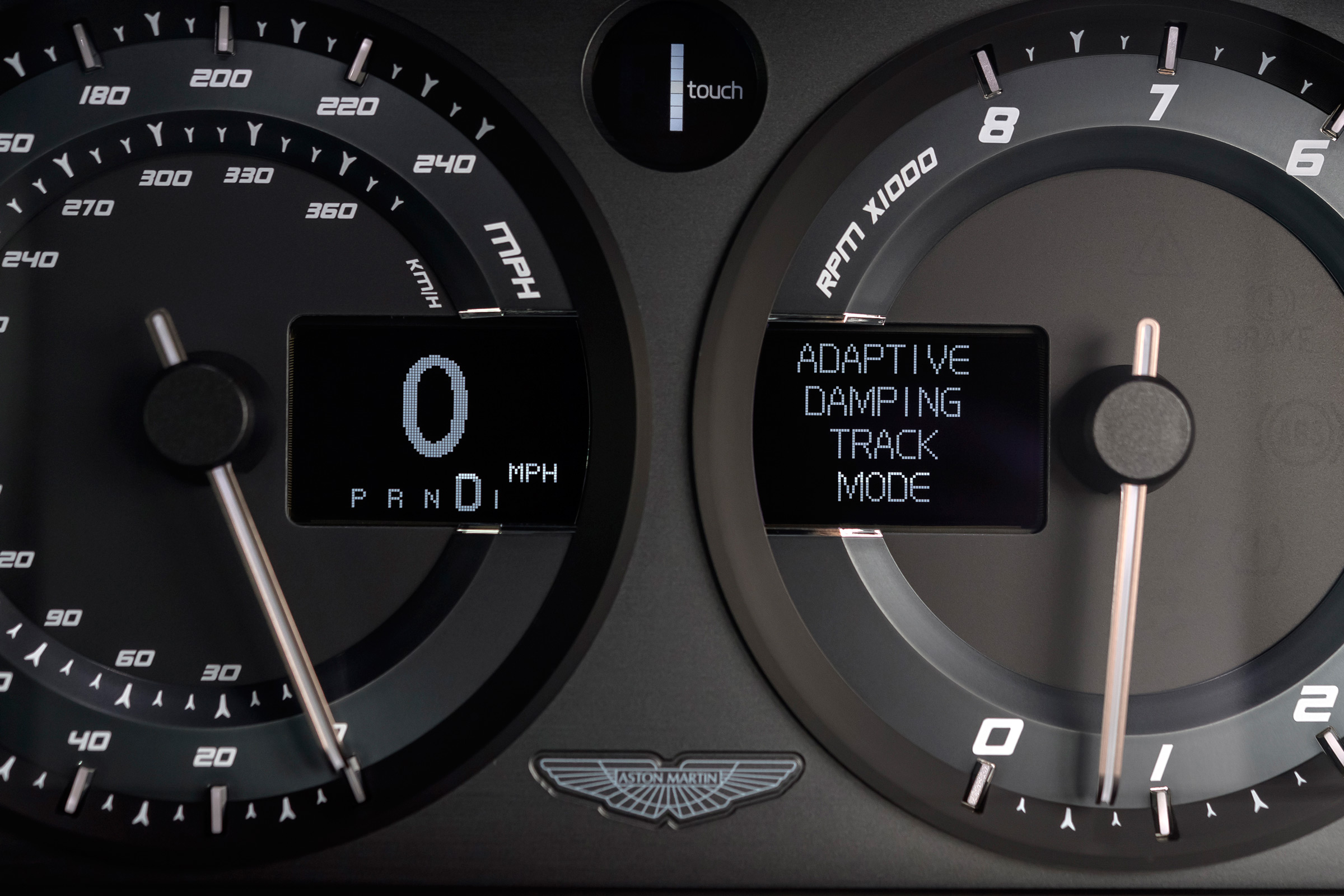Aston Martin Vanquish S - instruments