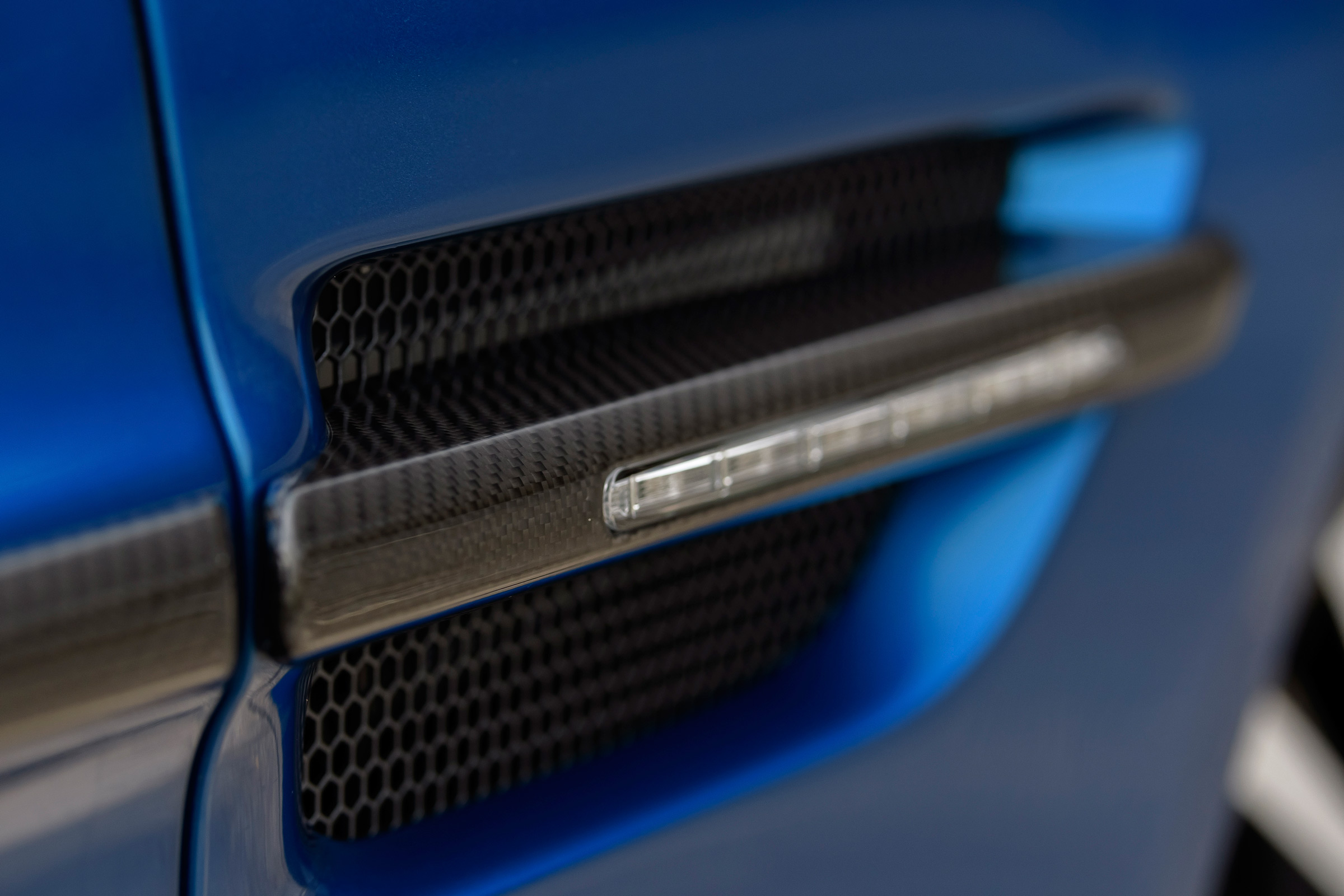 Aston Martin Vanquish S - side vent