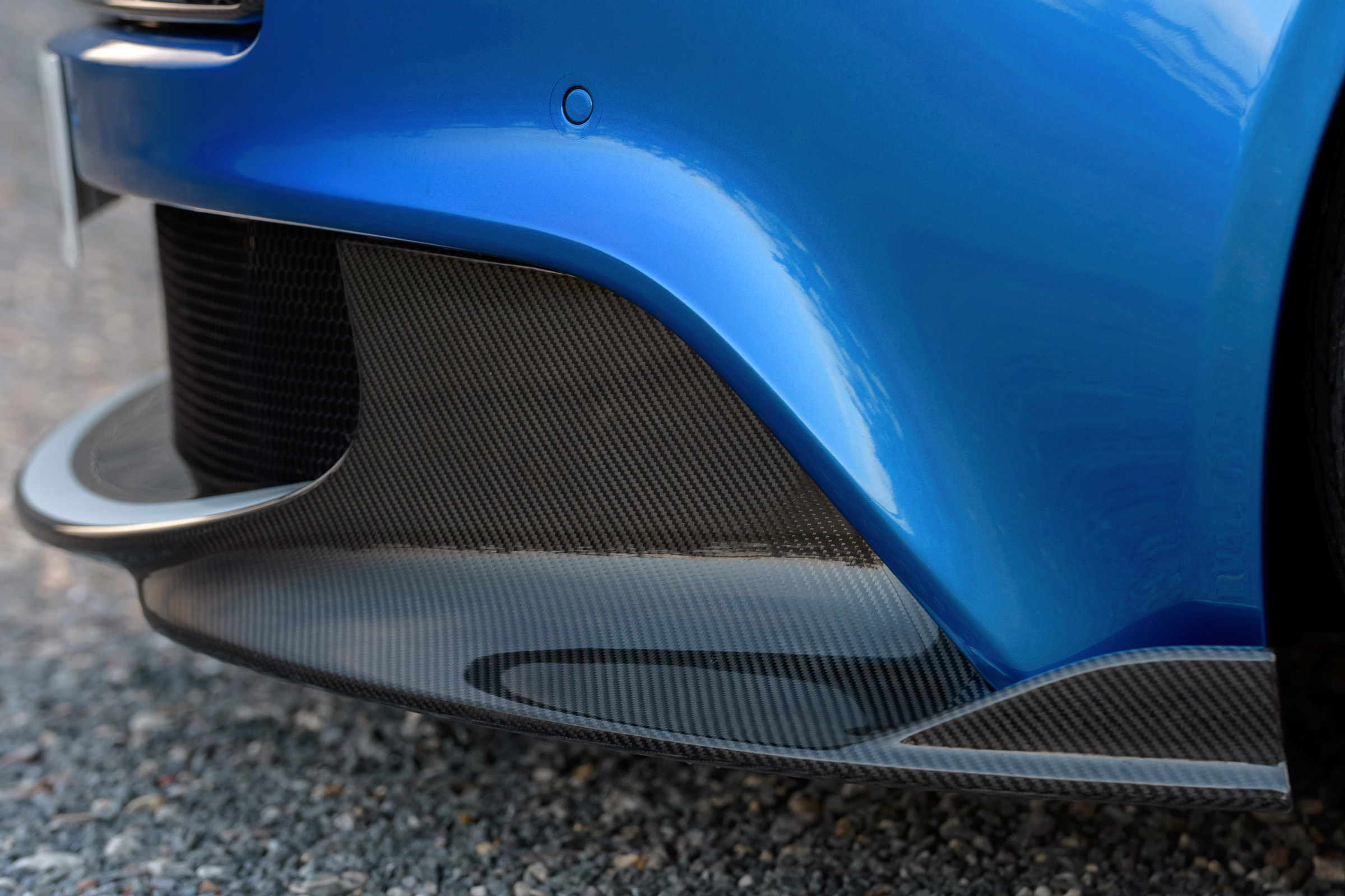 Aston Martin Vanquish S - front sill