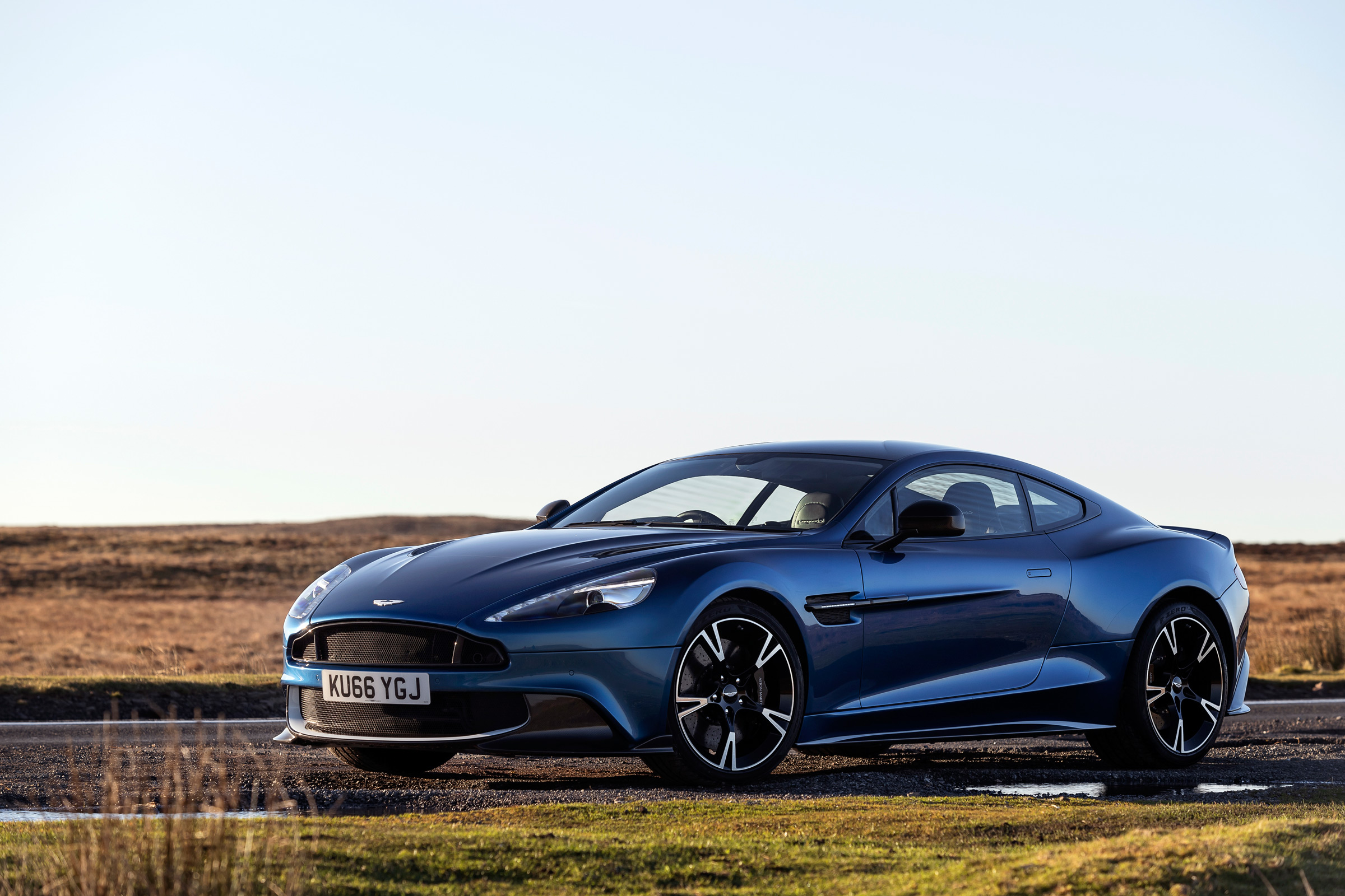 Aston Martin Vanquish S - front quarter
