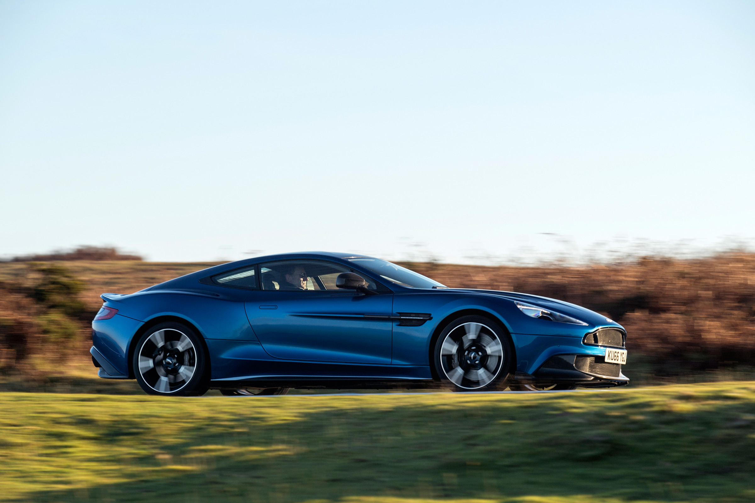 Aston Martin Vanquish S - side tracking