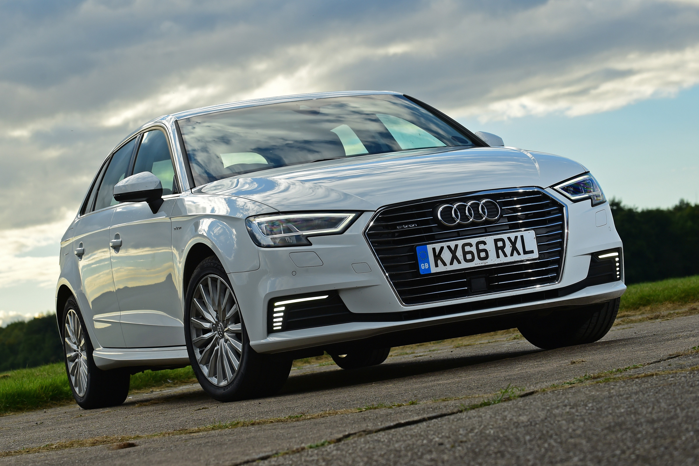 Audi A3 e-tron - front quarter