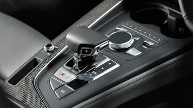 Audi S5 Coupe - centre console