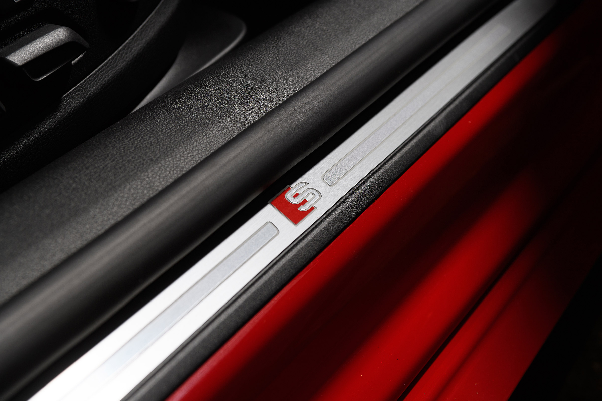 Audi S5 Coupe - sill