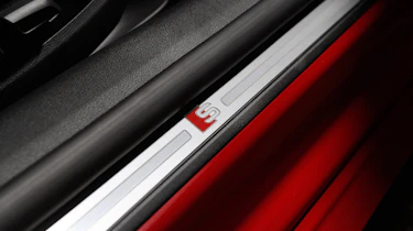Audi S5 Coupe - sill