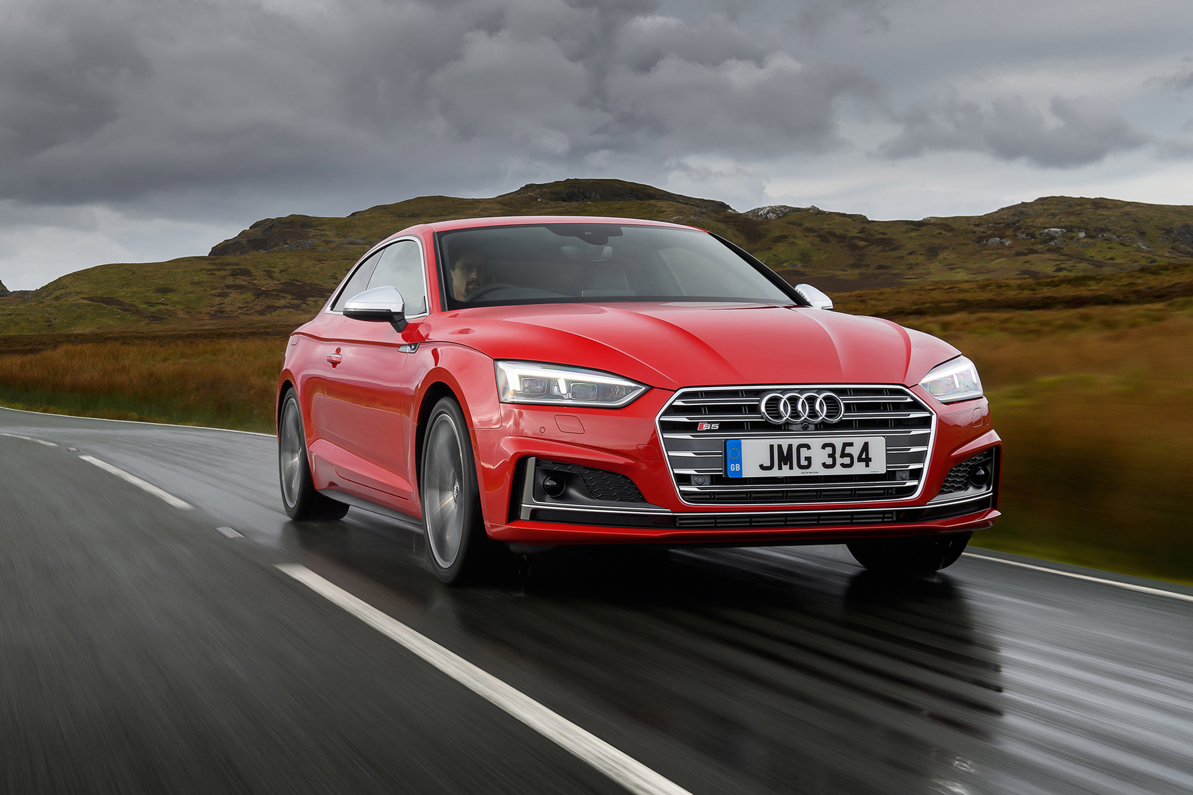 Audi S5 Coupe - front tracking