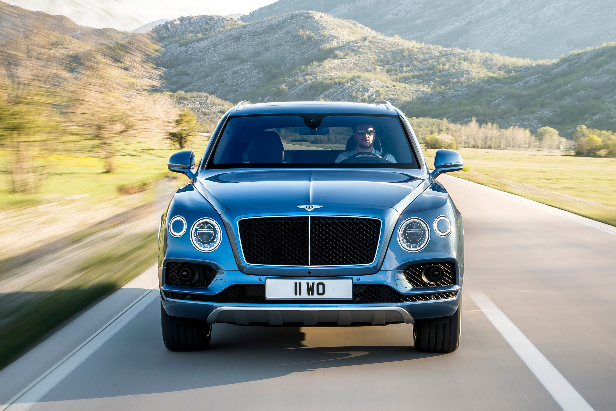 Bentley Bentayga Diesel - front tracking 2