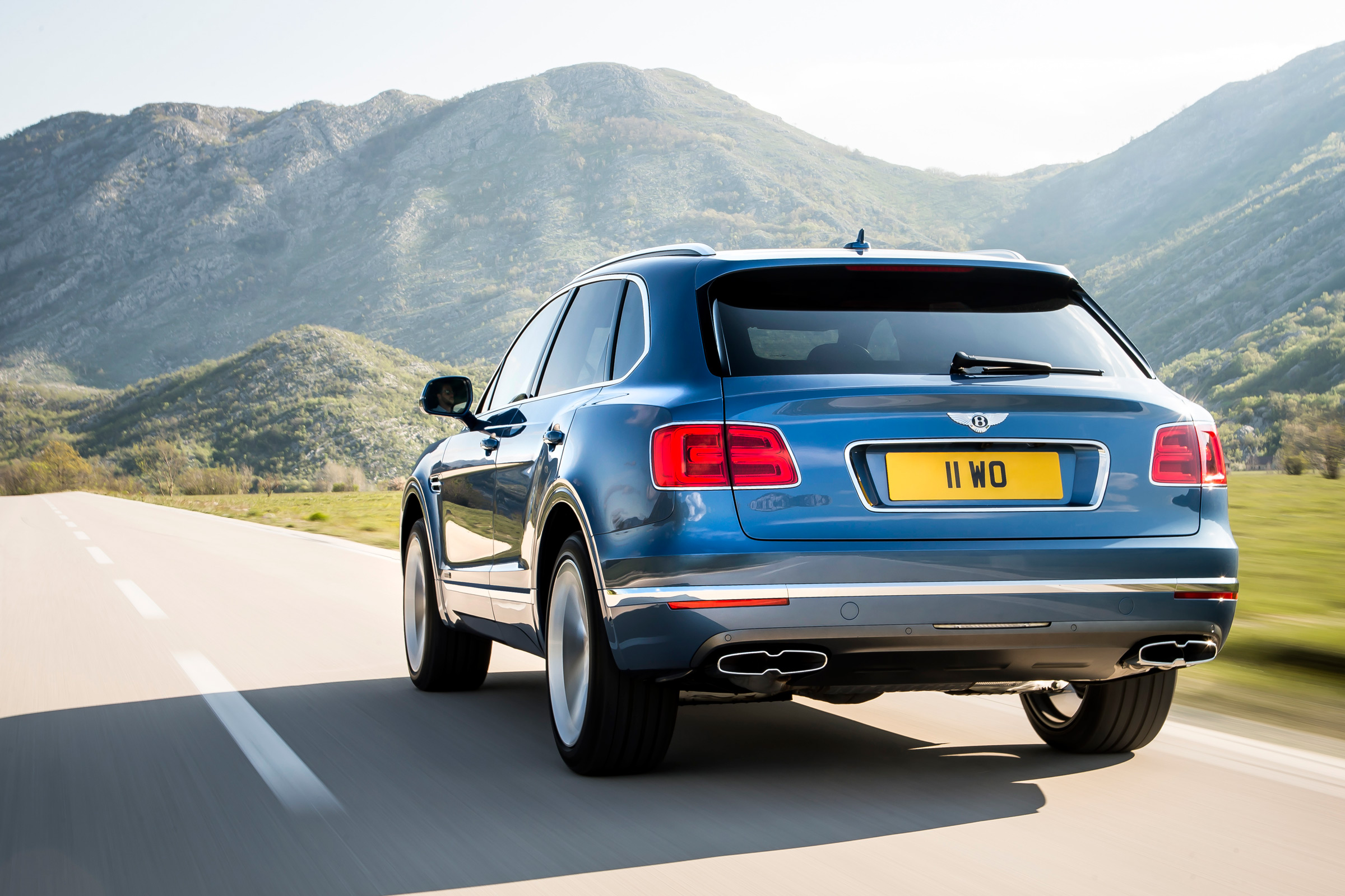 Bentley Bentayga Diesel - rear tracking