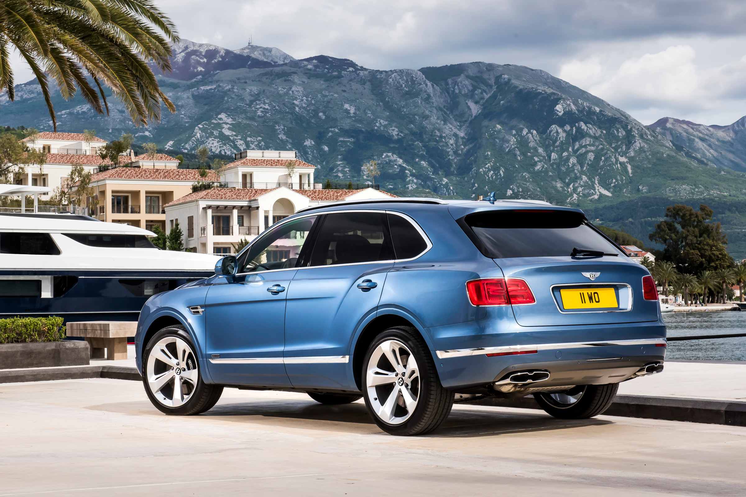 Bentley Bentayga Diesel - rear quarter