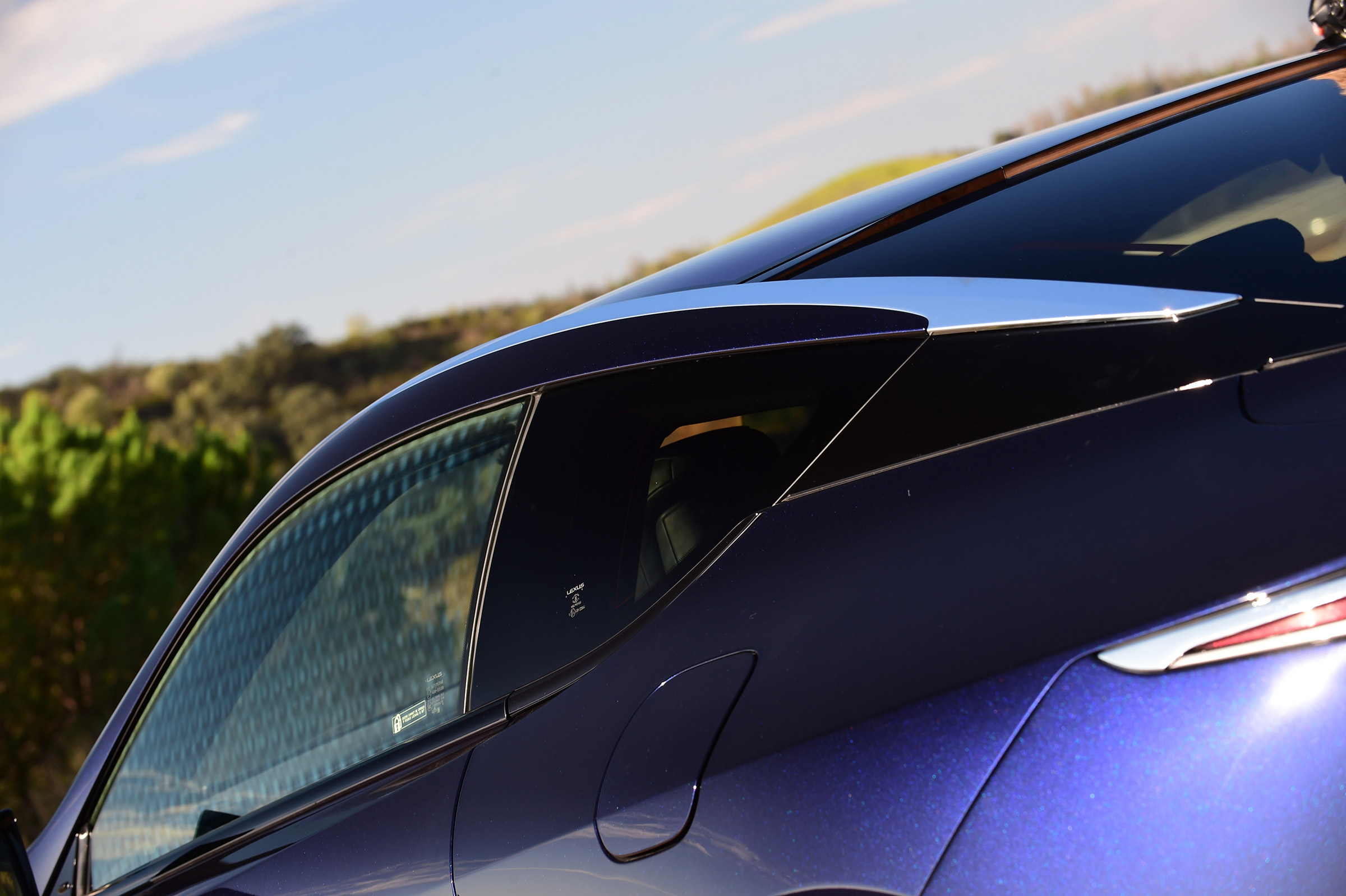 Lexus LC 500h - profile