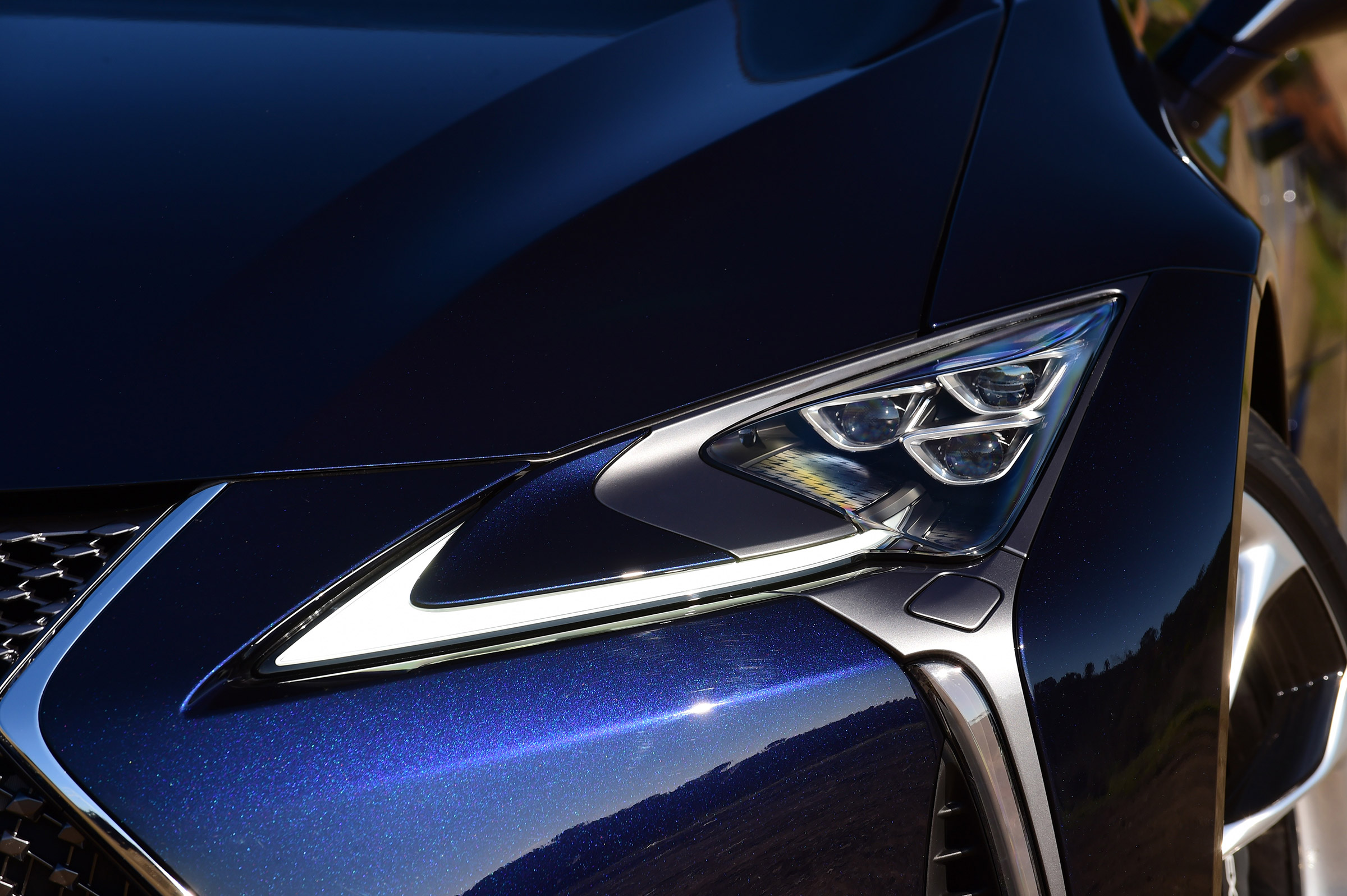 Lexus LC 500h - front light detail