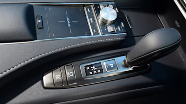 Lexus LC 500h - centre console