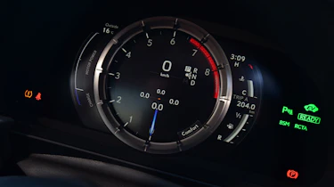 Lexus LC 500h - dial