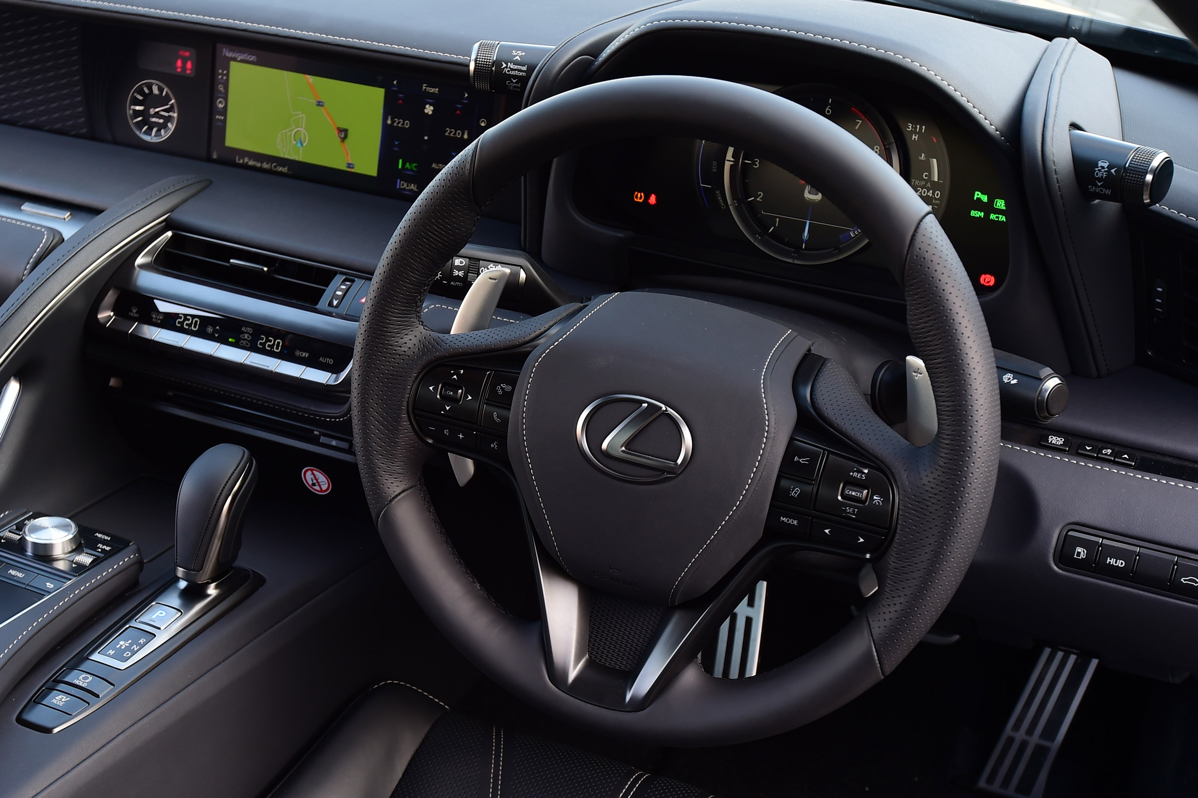 Lexus LC 500h - interior