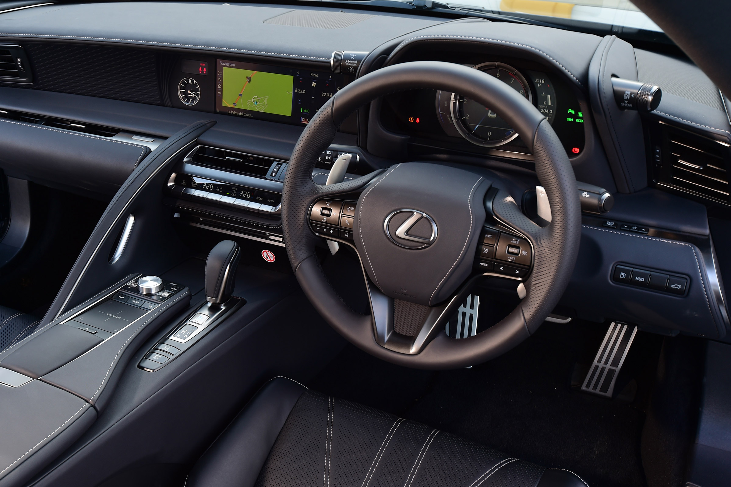 Lexus LC 500h - dash