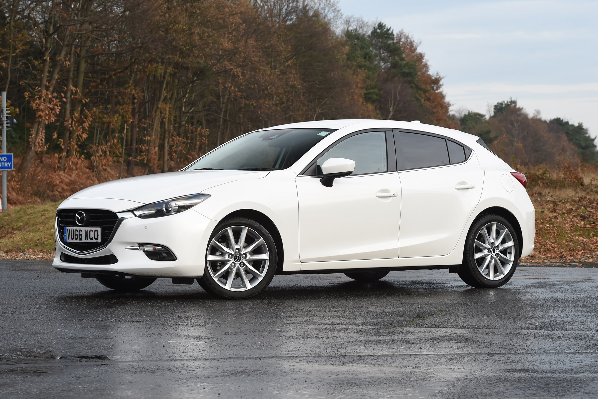 Mazda 3 - front static