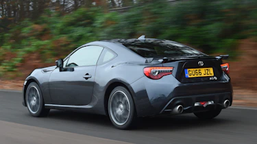 Toyota GT 86 2017 facelift - rear tracking