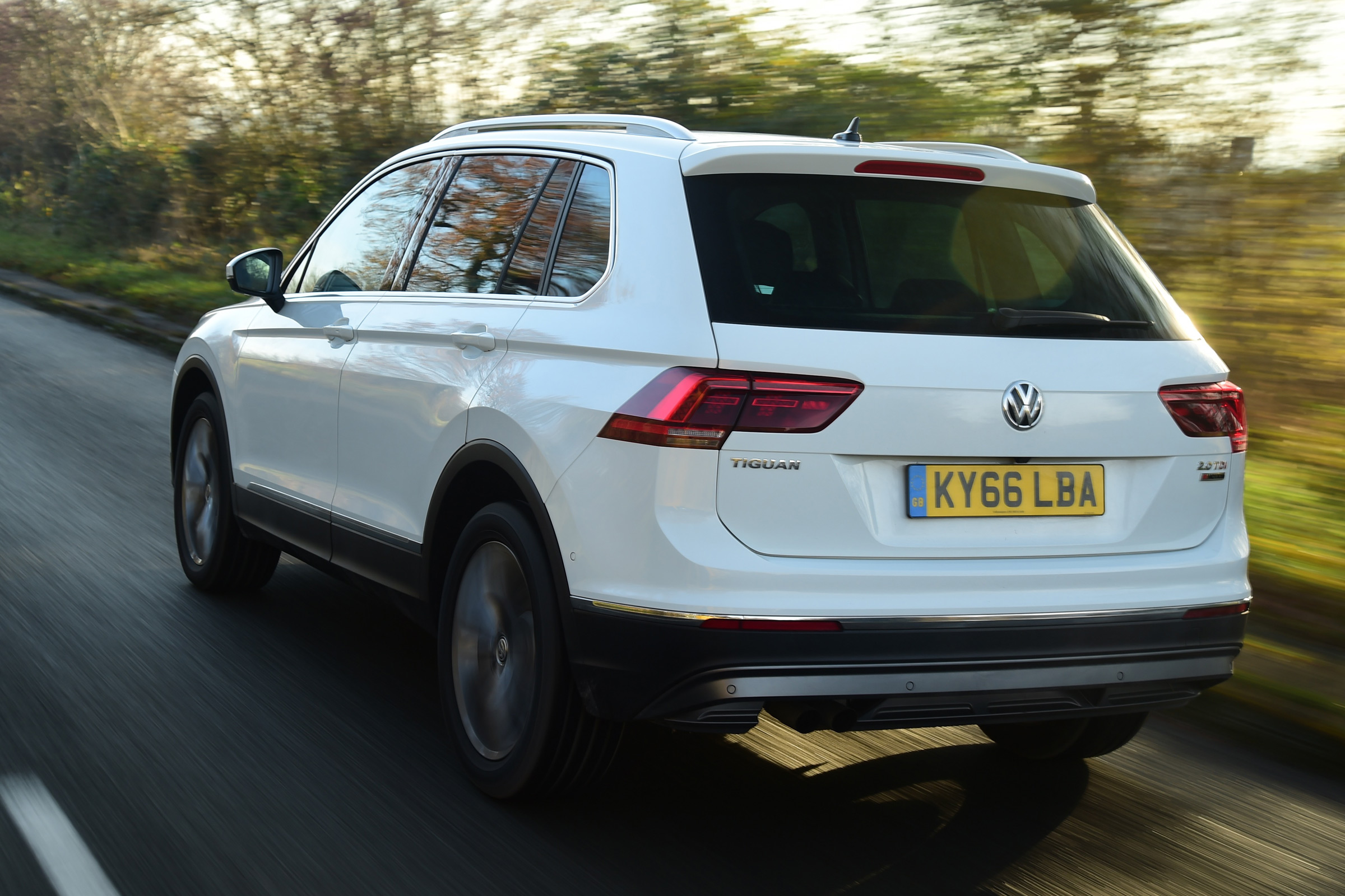 Volkswagen Tiguan SE L - rear tracking