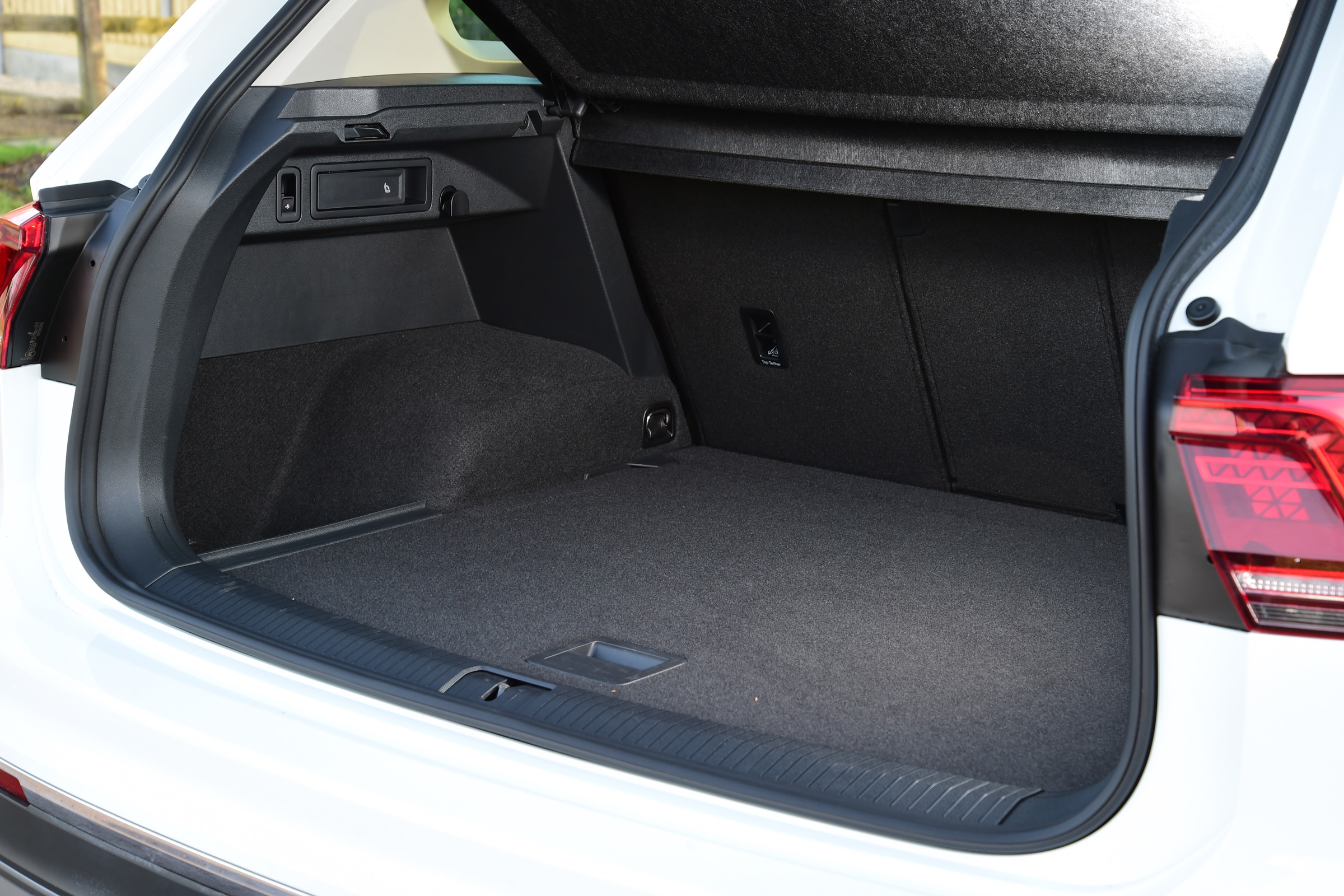 Volkswagen Tiguan SE L - boot