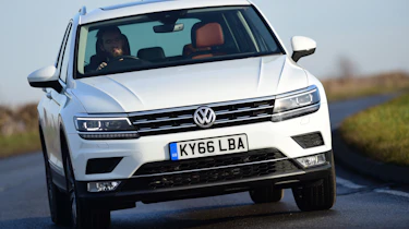 Volkswagen Tiguan SE L - front cornering