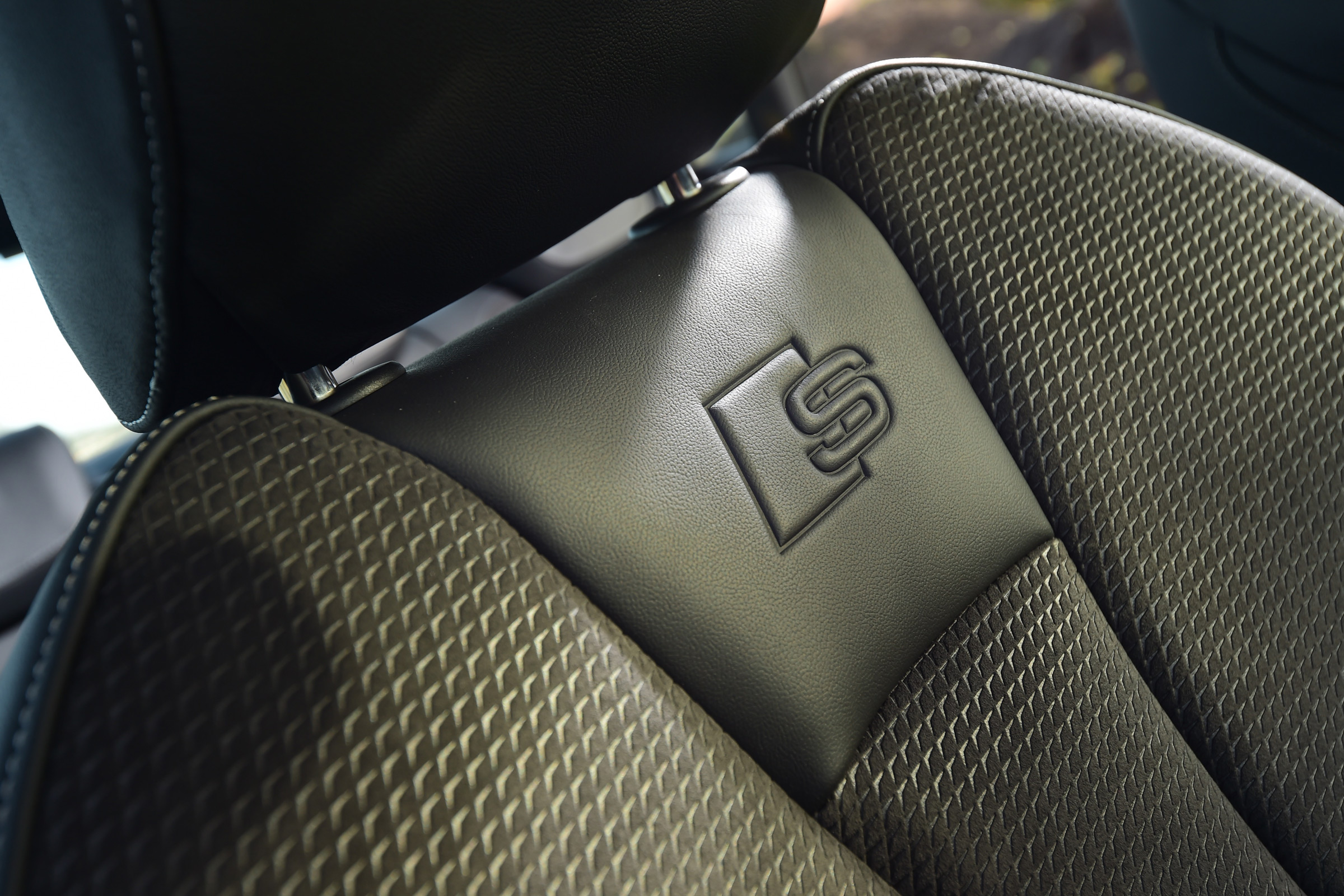 Audi S3 Saloon 2017 - seat
