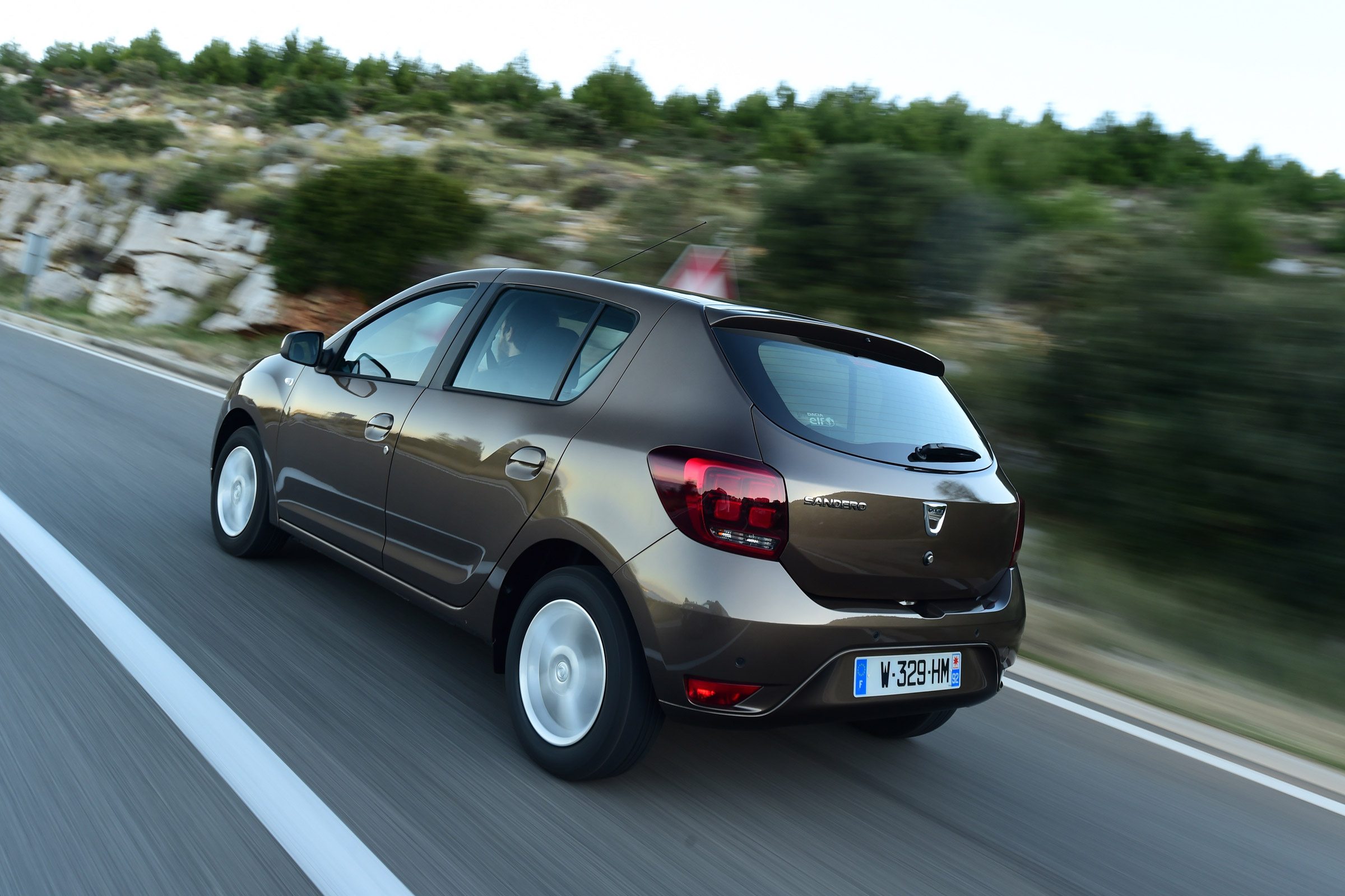 Dacia Sandero 2017 facelift  rear tracking