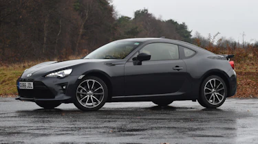Toyota GT 86 2017 facelift - front quarter