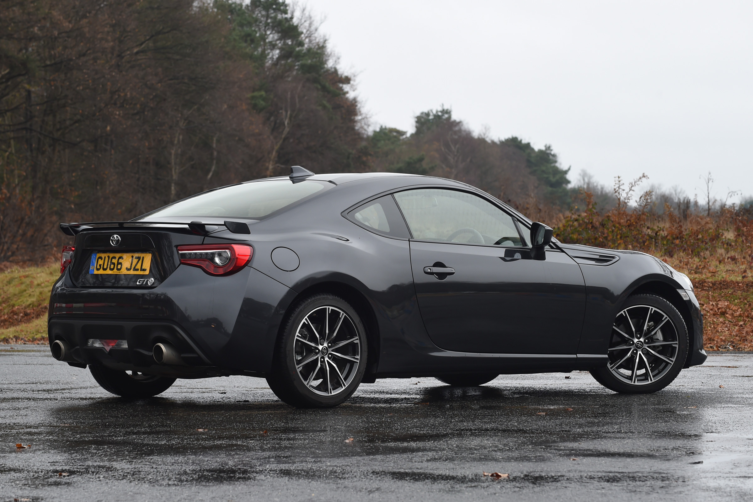Toyota GT 86 2017 facelift - rear quarter