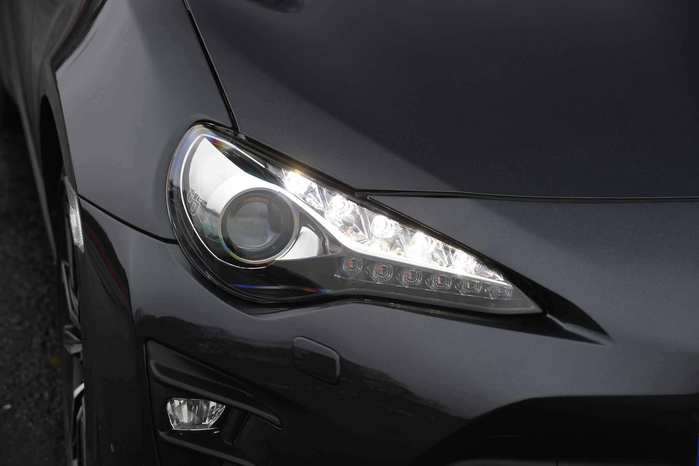 Toyota GT 86 2017 facelift - headlight
