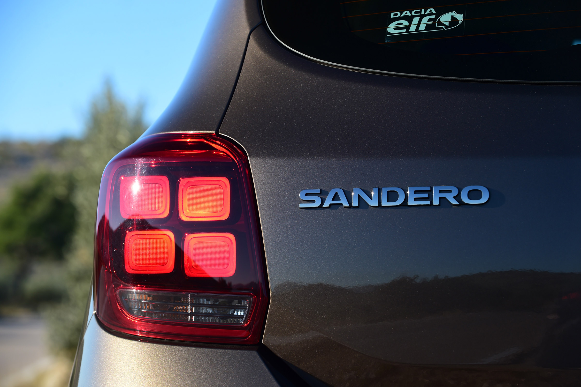 Dacia Sandero 2017 facelift rear lights