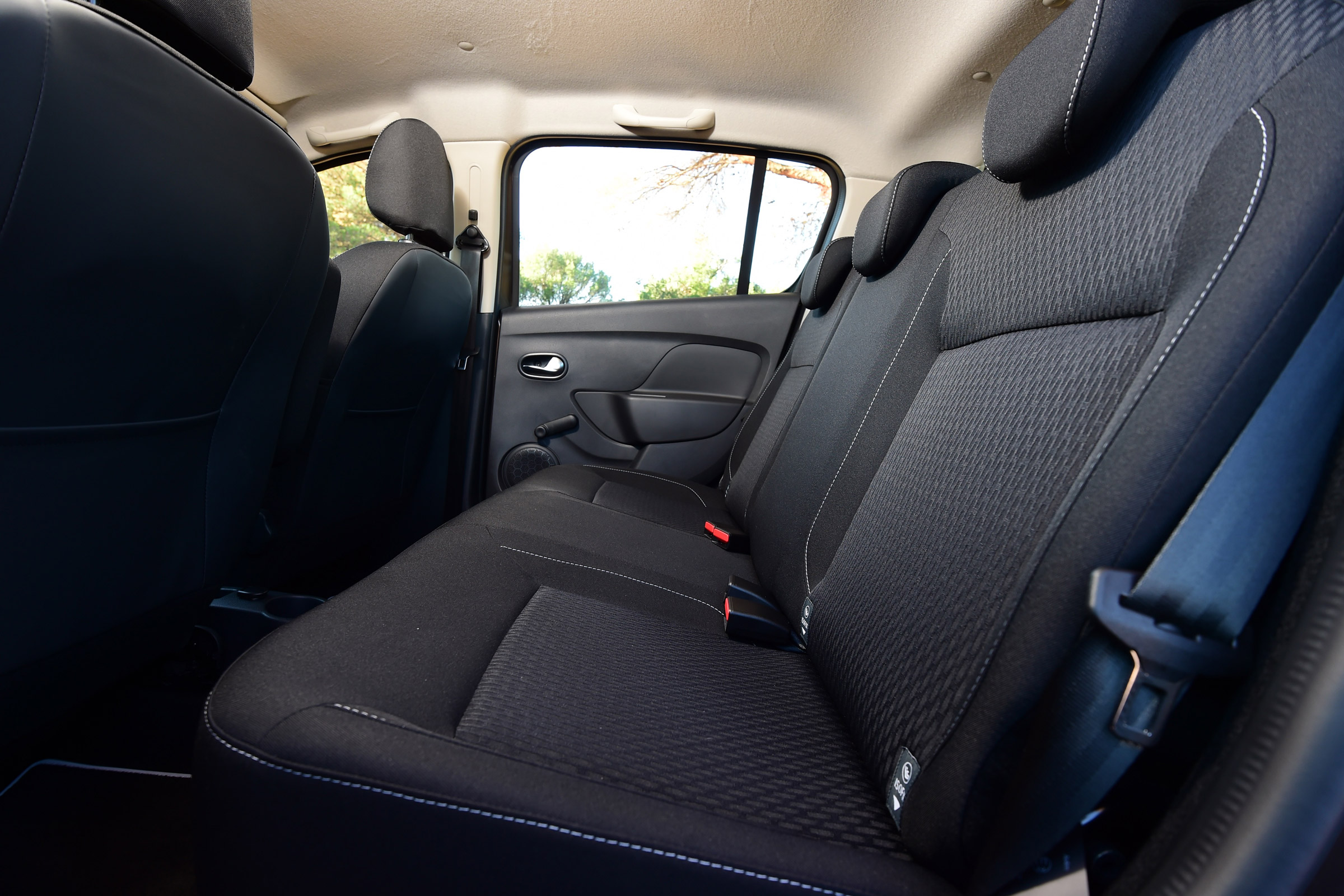 Dacia Sandero 2017 facelift rear seats