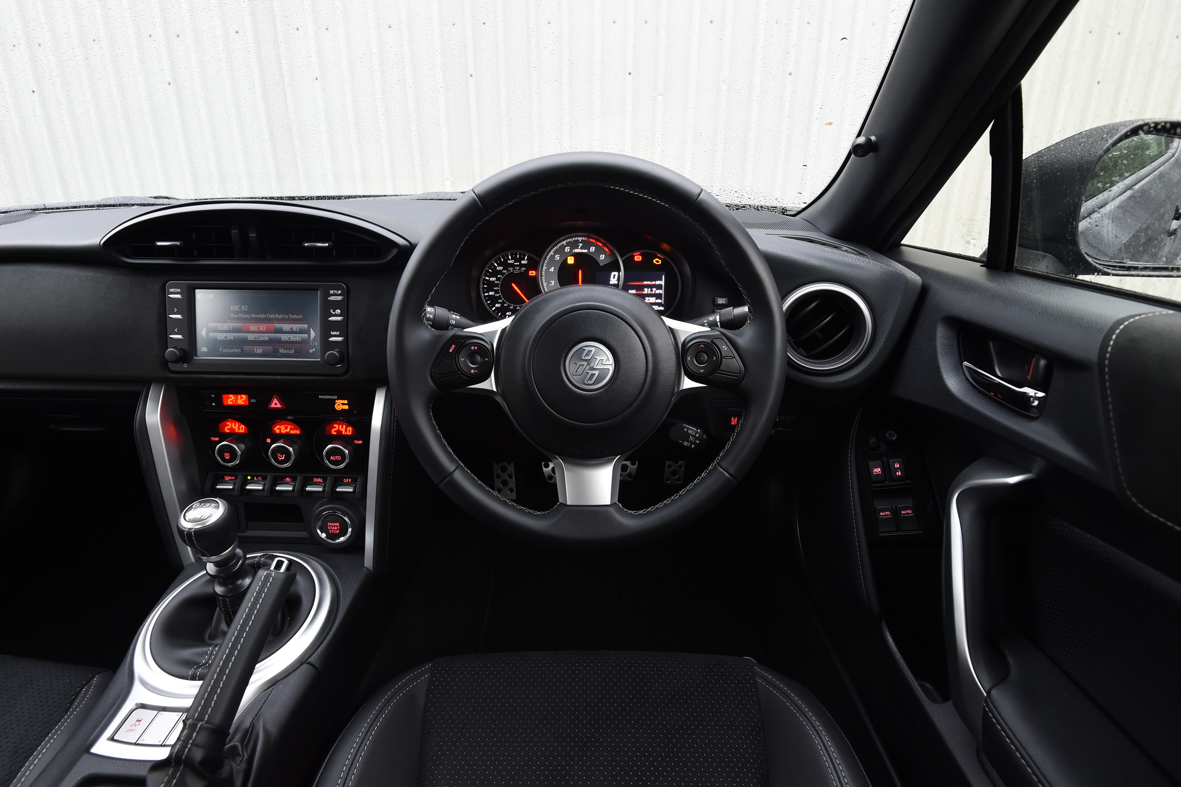 Toyota GT 86 2017 facelift - interior