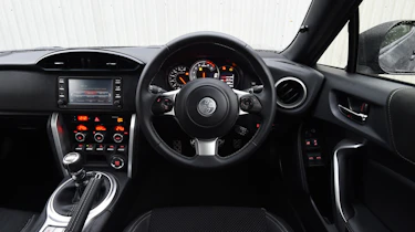 Toyota GT 86 2017 facelift - interior