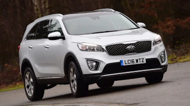 Kia Sorento - front cornering