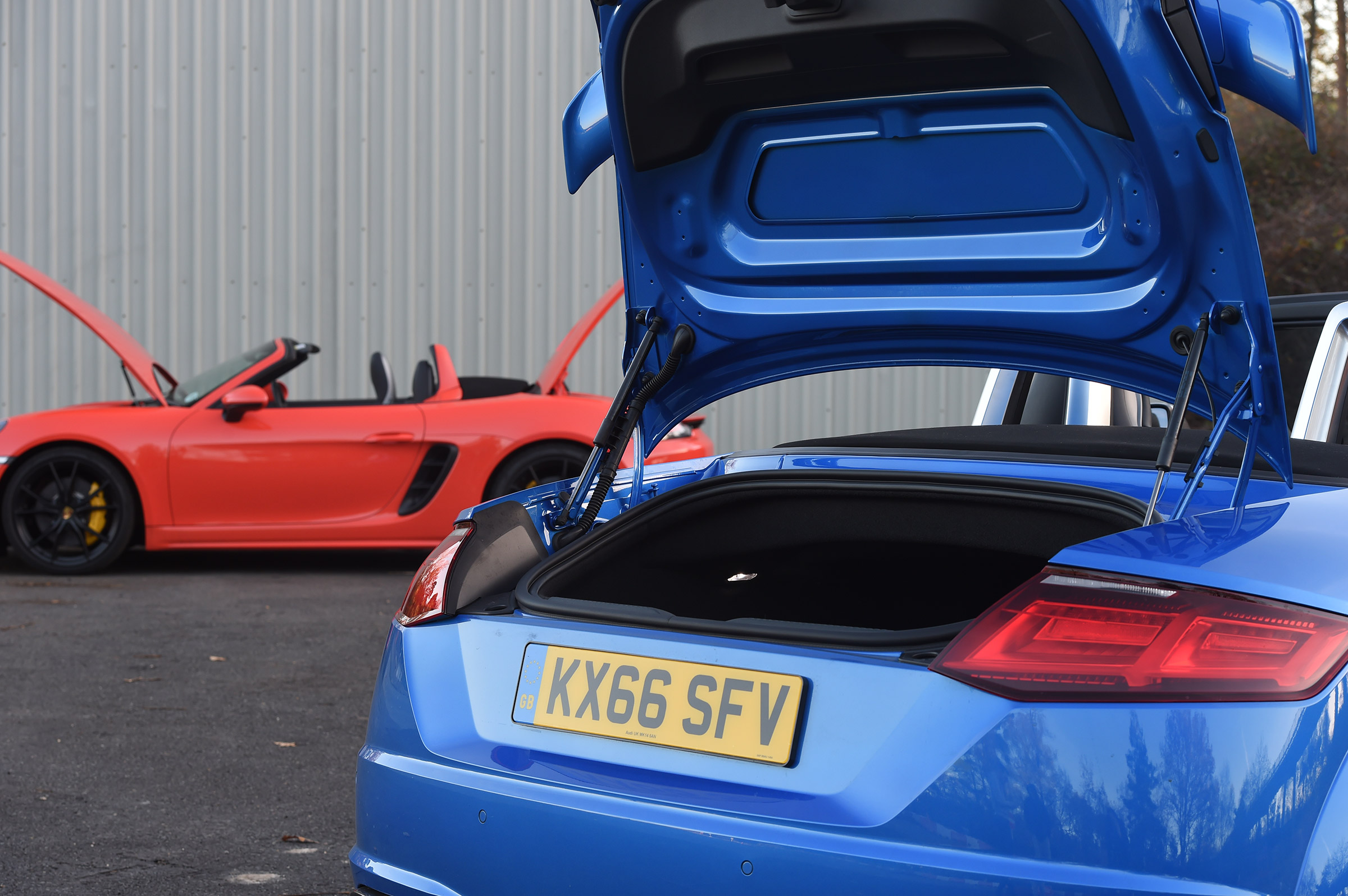 Audi TT RS vs Porsche 718 Boxster S - boot
