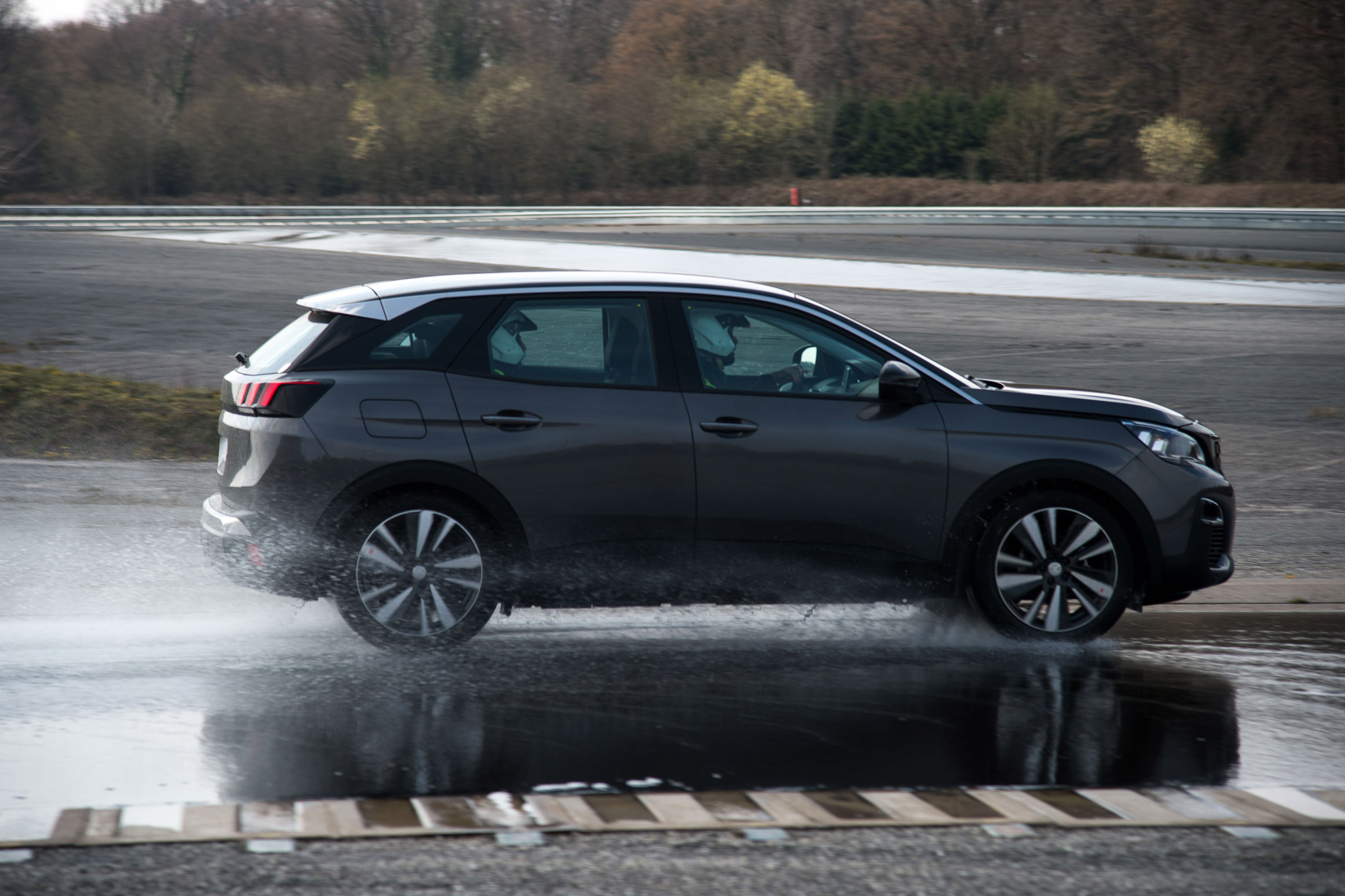 Peugeot 3008 Advanced Grip Control test water
