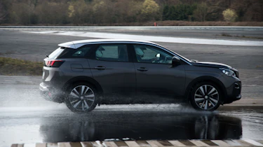 Peugeot 3008 Advanced Grip Control test water