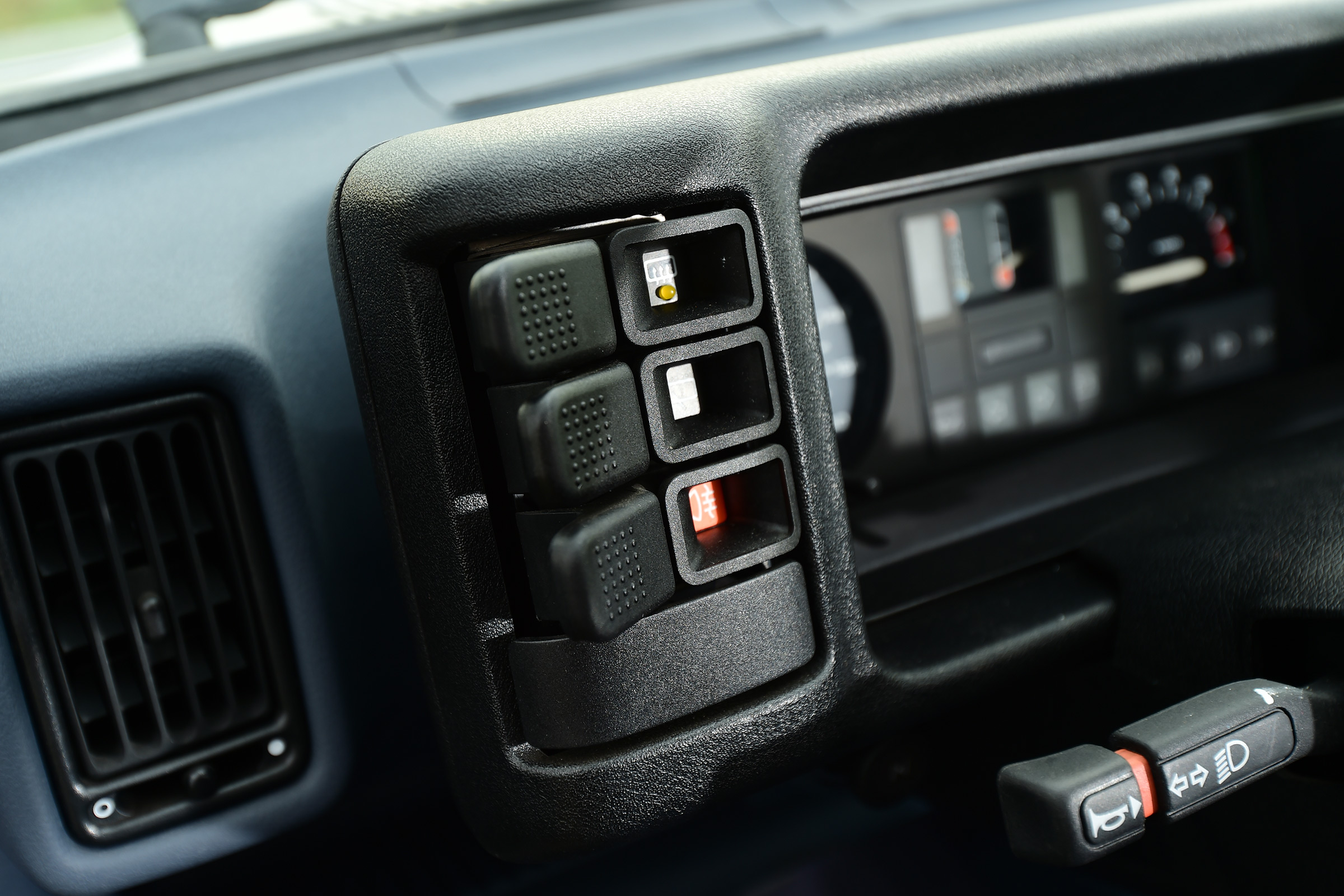 Ford Fiesta Mk2 - buttons