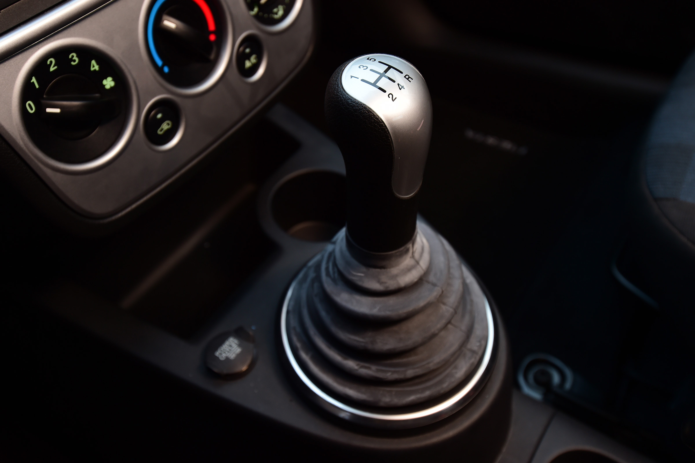 Ford Fiesta Mk5 - gearlever