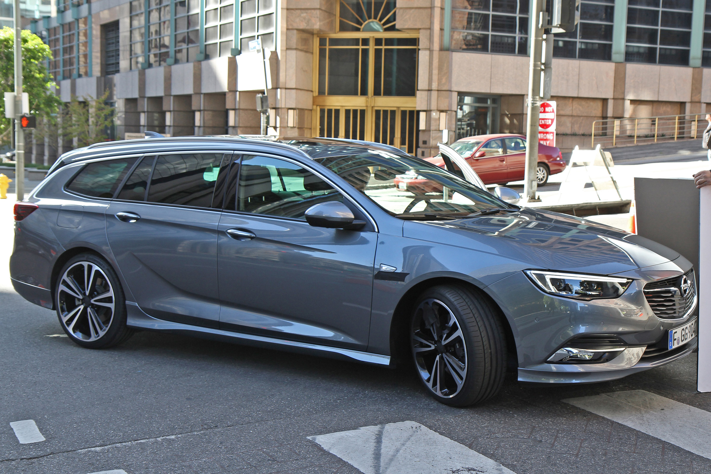 Opel insignia sports tourer spy thumb