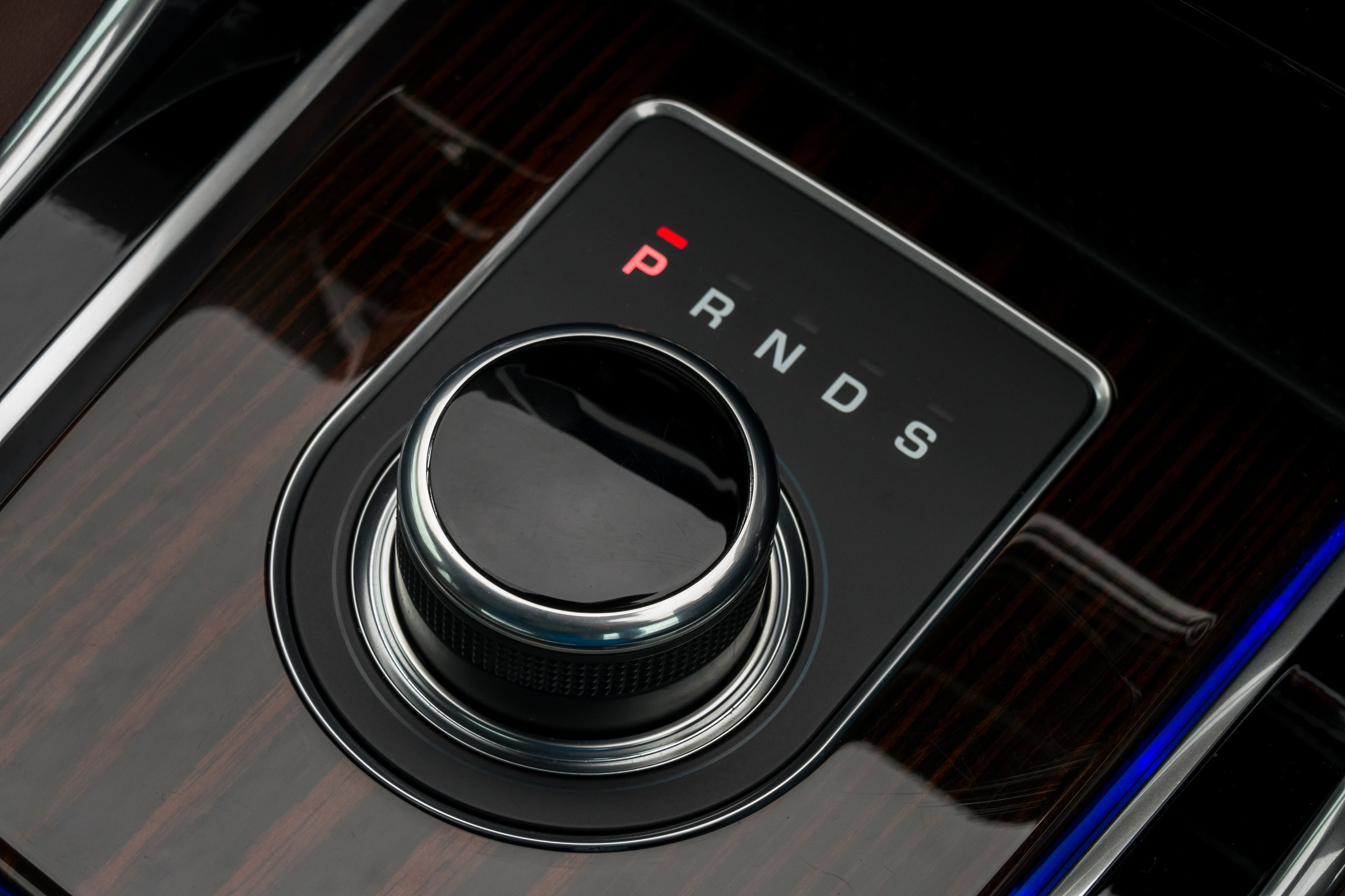 Jaguar XE - gear selector