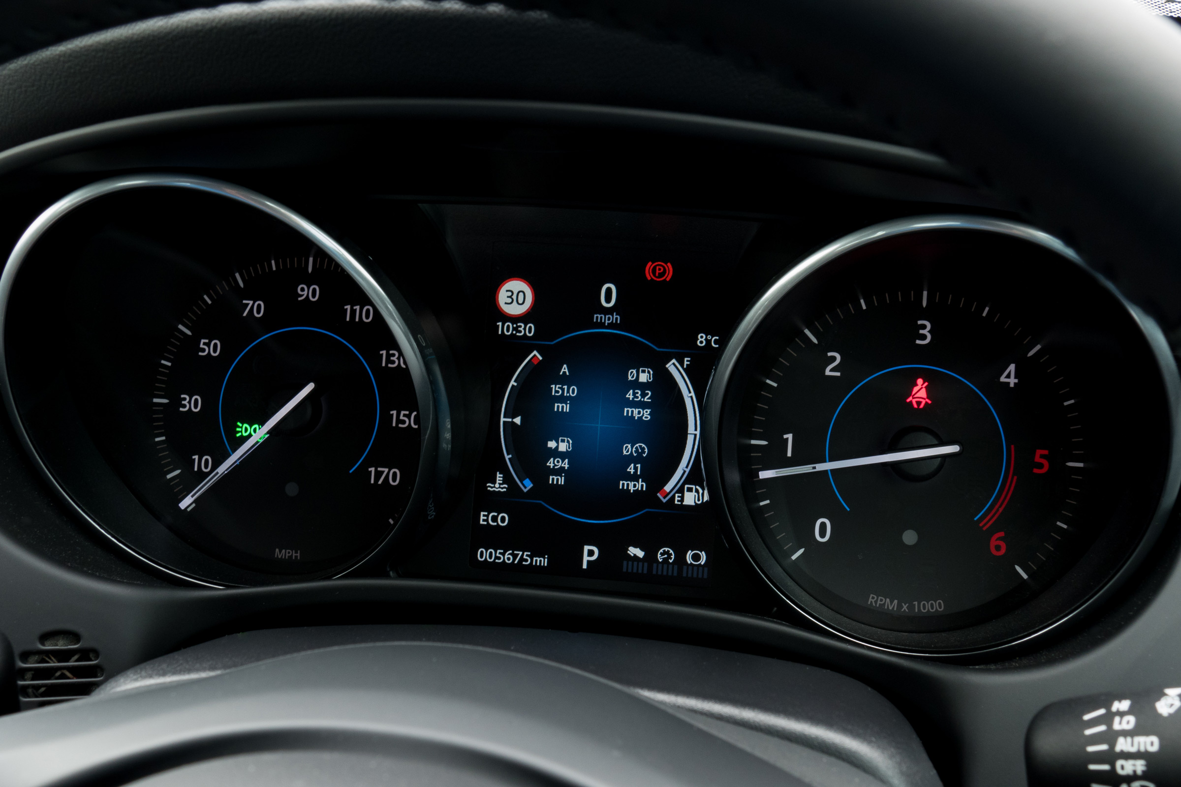 Jaguar XE - instruments