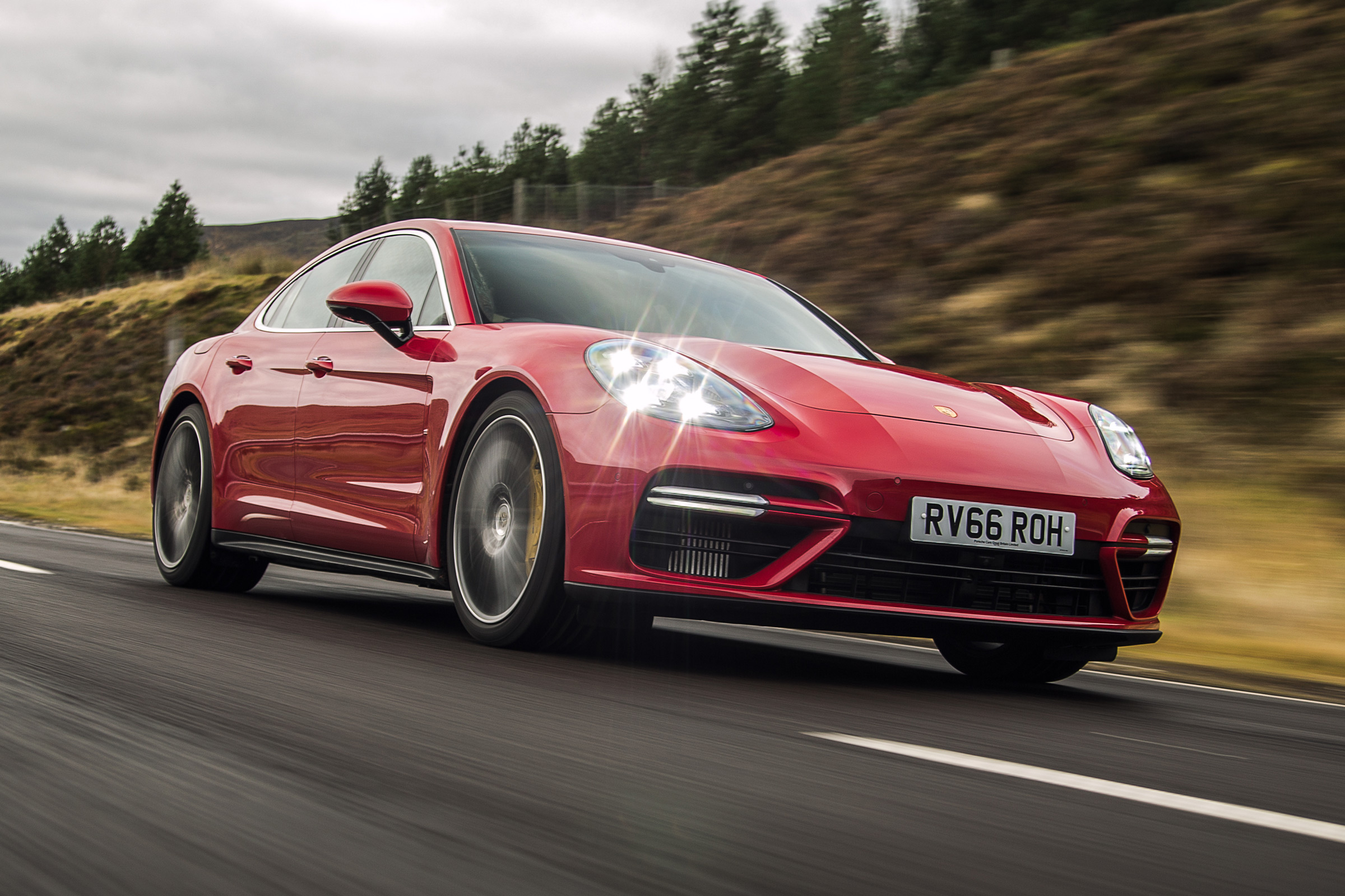 Porsche Panamera Turbo 2017 UK - front tracking