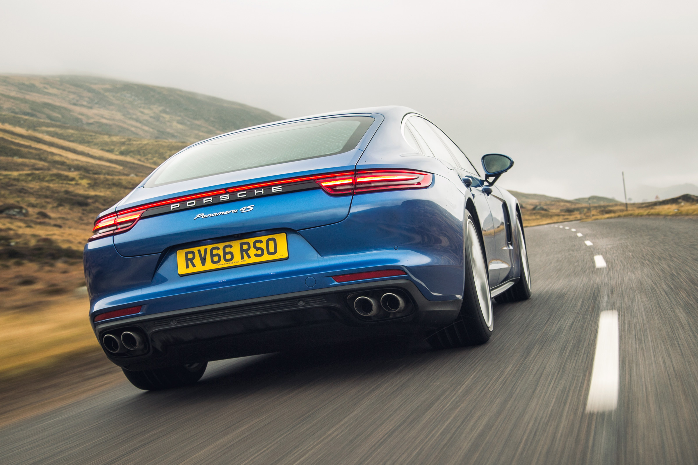 Porsche Panamera 4S diesel - rear tracking