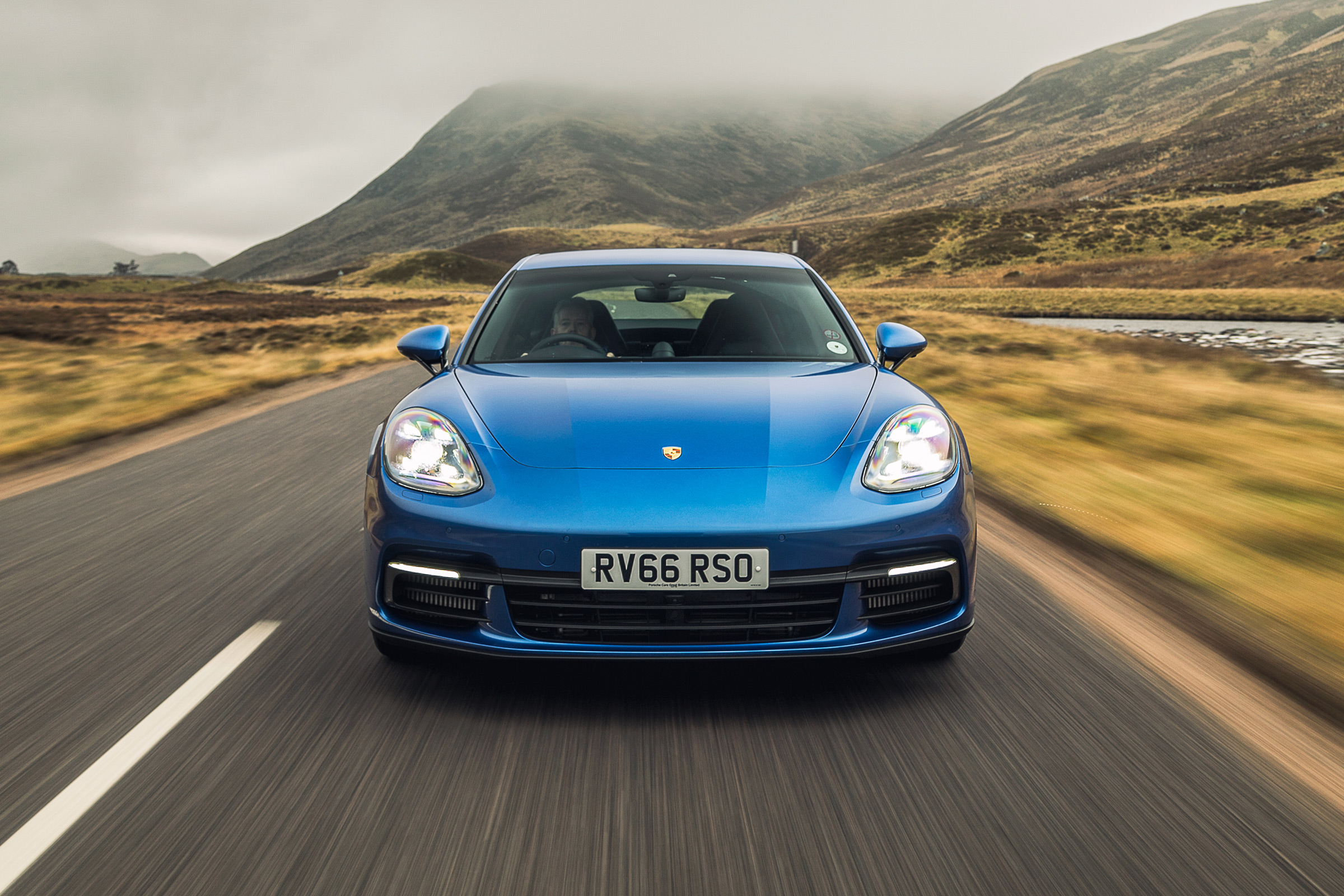 Porsche Panamera 4S diesel - front end tracking
